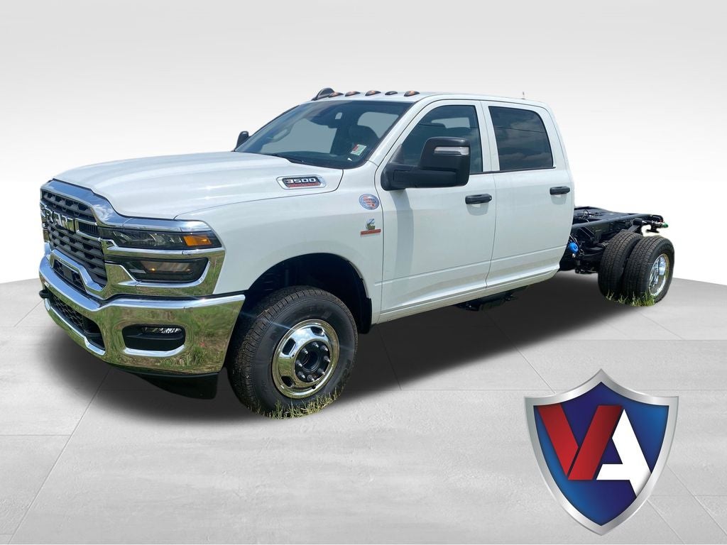 2026 RAM Ram 3500 Chassis Cab RAM 3500 TRADESMAN CREW CAB CHASSIS 4X4 60' CA in Bright White Clear-Coat Exterior Paint — front...
