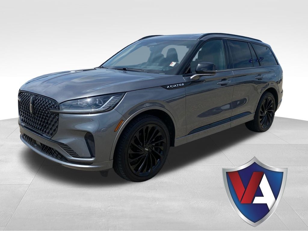 2025 Lincoln Aviator Reserve in Gray Metallic — front three-quarter view