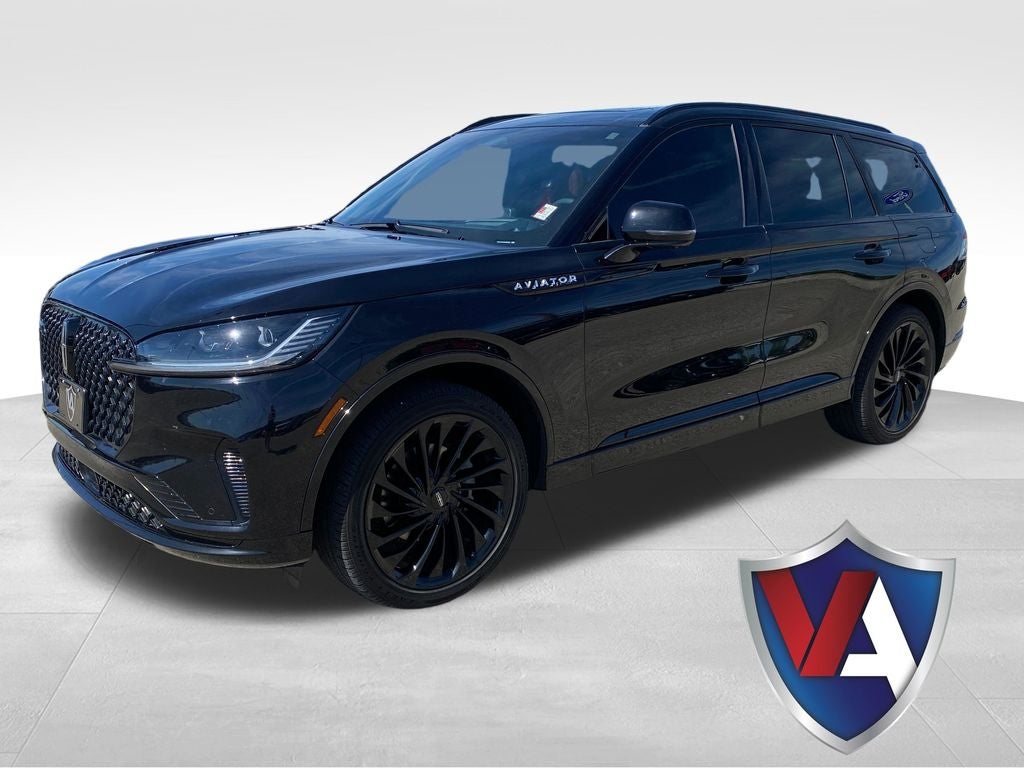 2025 Lincoln Aviator Reserve in Black Metallic — front three-quarter view