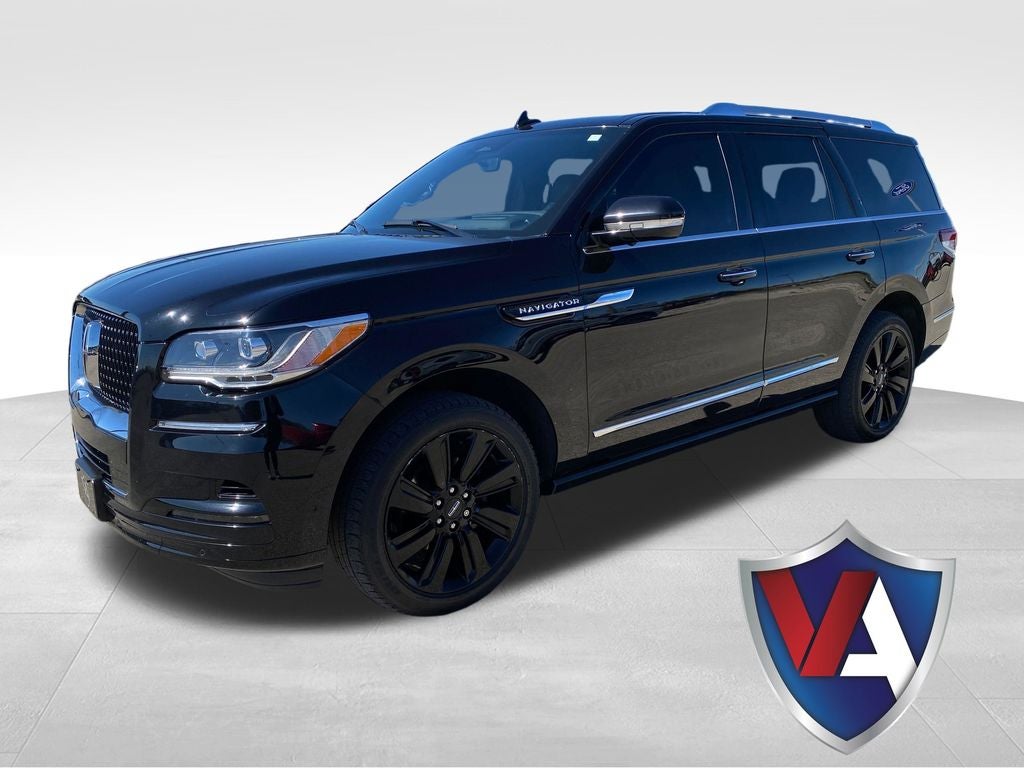2022 Lincoln Navigator Reserve in Infinite Black Metallic Clearcoat — front three-quarter view